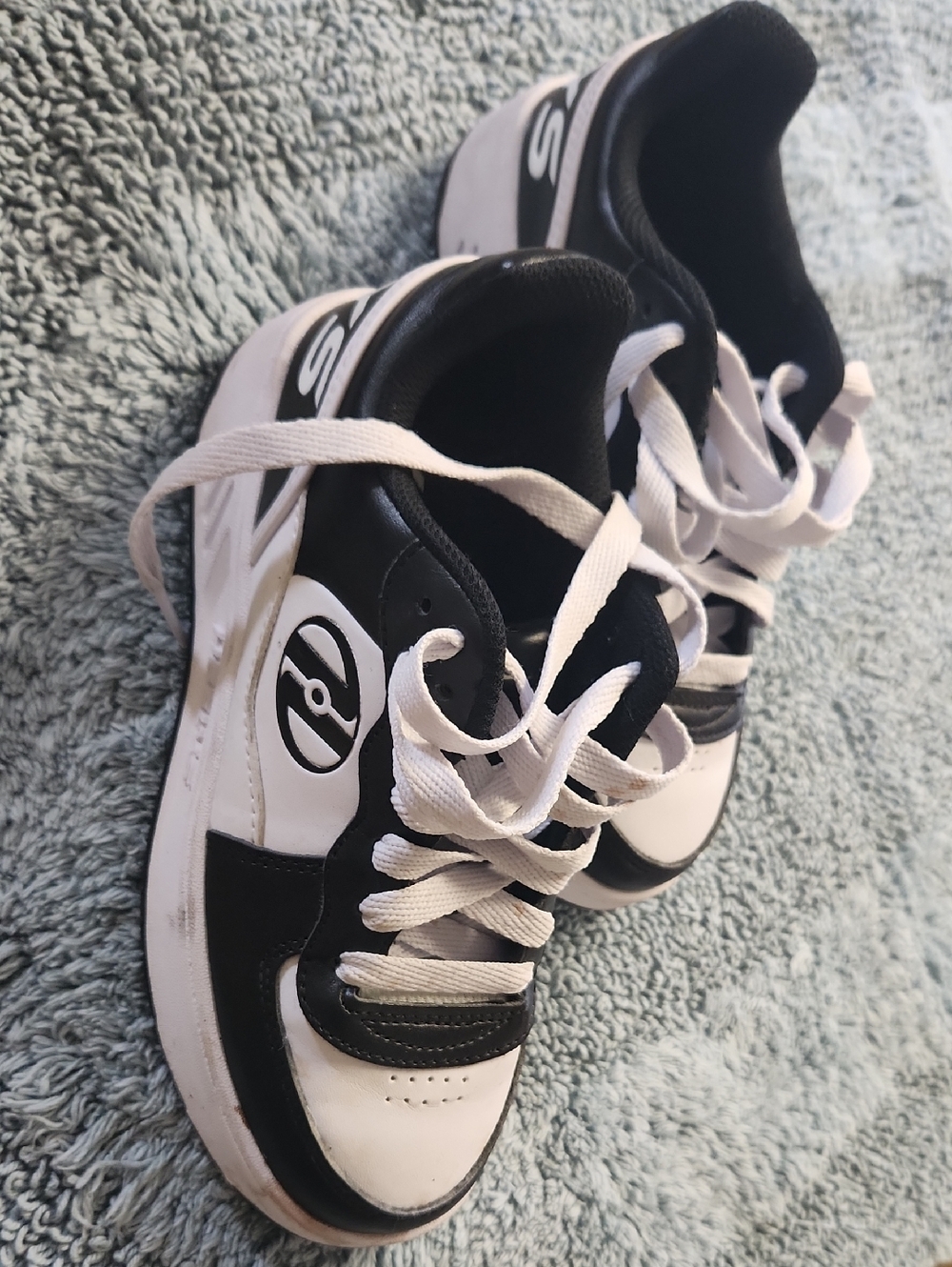 HEELYS Rawlings Black & White Low-Top Sneakers YTH3